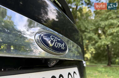 Внедорожник / Кроссовер Ford Escape 2014 в 