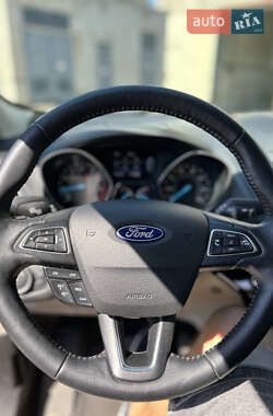 Позашляховик / Кросовер Ford Escape 2018 в 