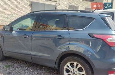 Внедорожник / Кроссовер Ford Escape 2018 в 
