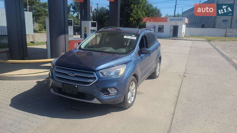 Внедорожник / Кроссовер Ford Escape 2018 в 