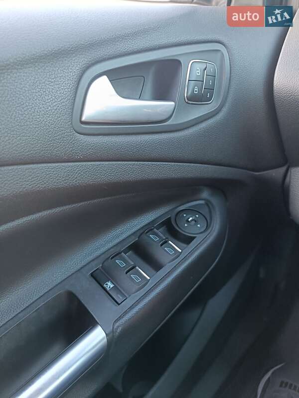 Внедорожник / Кроссовер Ford Escape 2014 в Ровно