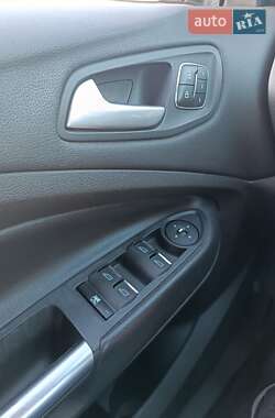 Внедорожник / Кроссовер Ford Escape 2014 в 