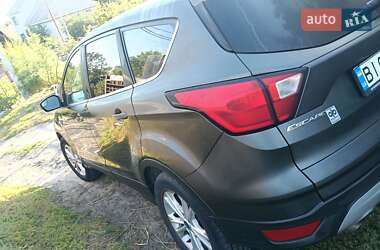 Внедорожник / Кроссовер Ford Escape 2018 в 
