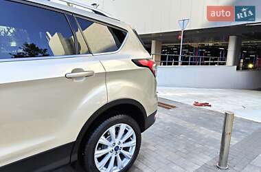 Позашляховик / Кросовер Ford Escape 2016 в 