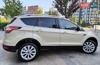 Позашляховик / Кросовер Ford Escape 2016 в 