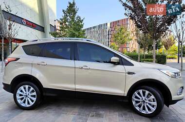 Позашляховик / Кросовер Ford Escape 2016 в 