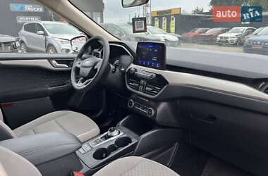 Внедорожник / Кроссовер Ford Escape 2020 в 