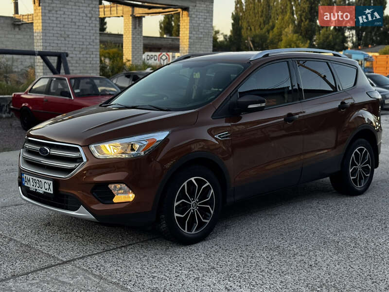 Внедорожник / Кроссовер Ford Escape 2017 в Житомире