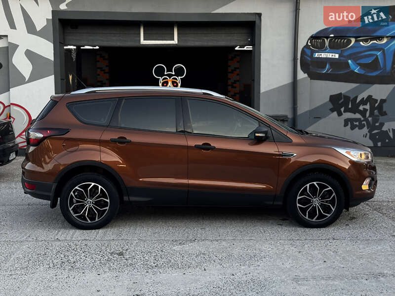Внедорожник / Кроссовер Ford Escape 2017 в Житомире