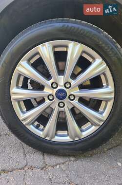 Внедорожник / Кроссовер Ford Escape 2017 в 