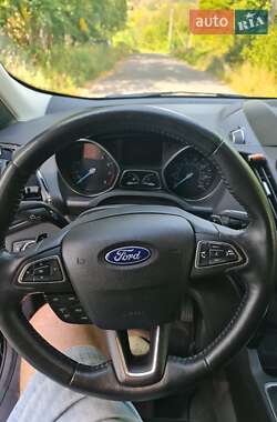 Внедорожник / Кроссовер Ford Escape 2017 в 