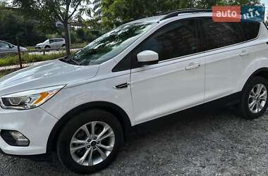 Внедорожник / Кроссовер Ford Escape 2017 в 