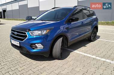 Внедорожник / Кроссовер Ford Escape 2016 в 