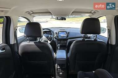 Внедорожник / Кроссовер Ford Escape 2018 в 