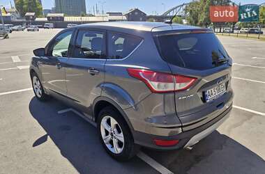 Внедорожник / Кроссовер Ford Escape 2015 в 