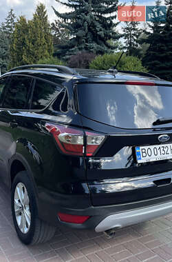 Внедорожник / Кроссовер Ford Escape 2017 в 