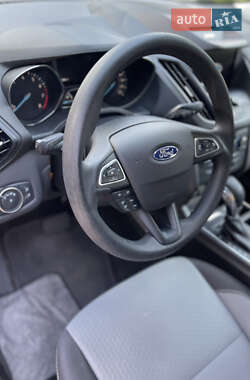 Внедорожник / Кроссовер Ford Escape 2017 в 