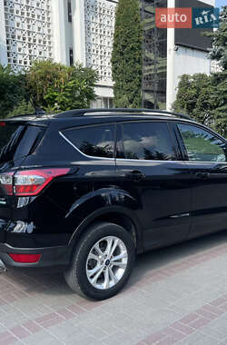 Внедорожник / Кроссовер Ford Escape 2017 в 