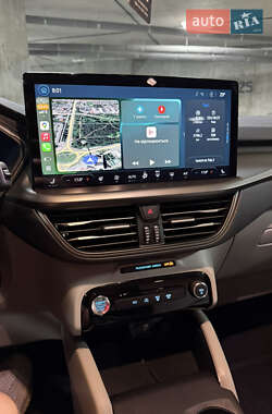 Позашляховик / Кросовер Ford Escape 2024 в 