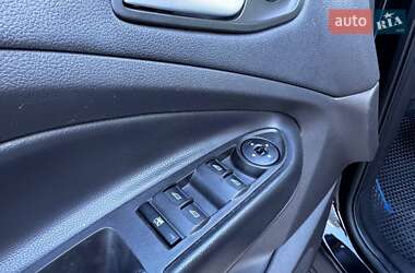 Внедорожник / Кроссовер Ford Escape 2018 в 