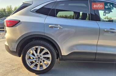Внедорожник / Кроссовер Ford Escape 2021 в 