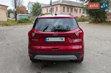 Внедорожник / Кроссовер Ford Escape 2019 в 