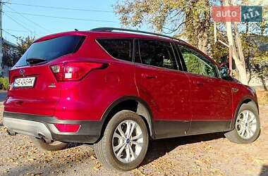 Внедорожник / Кроссовер Ford Escape 2019 в 