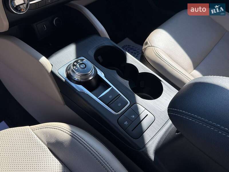 Внедорожник / Кроссовер Ford Escape 2020 в Киеве