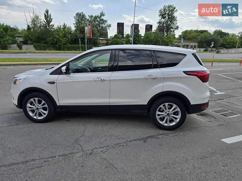 Внедорожник / Кроссовер Ford Escape 2019 в Львове