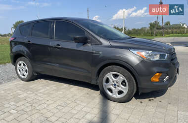 Внедорожник / Кроссовер Ford Escape 2018 в 
