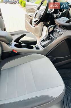 Позашляховик / Кросовер Ford Escape 2014 в 