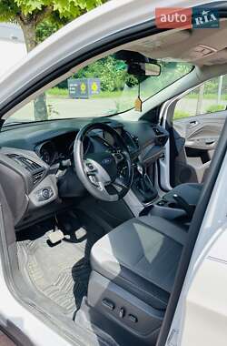 Позашляховик / Кросовер Ford Escape 2014 в 