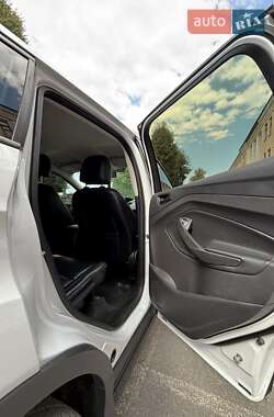 Внедорожник / Кроссовер Ford Escape 2014 в 