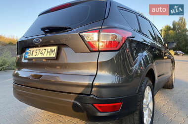 Внедорожник / Кроссовер Ford Escape 2018 в 