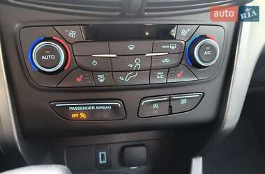Внедорожник / Кроссовер Ford Escape 2019 в 