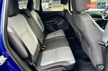 Внедорожник / Кроссовер Ford Escape 2016 в 
