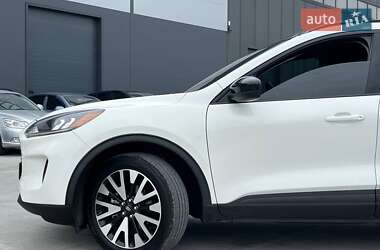 Позашляховик / Кросовер Ford Escape 2020 в 