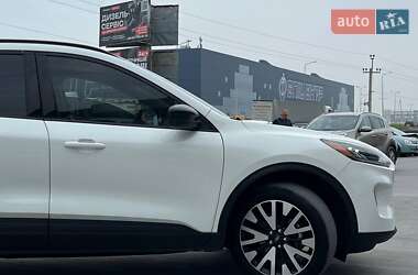 Позашляховик / Кросовер Ford Escape 2020 в 