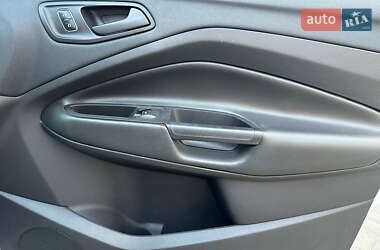 Внедорожник / Кроссовер Ford Escape 2017 в 