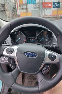 Внедорожник / Кроссовер Ford Escape 2013 в 