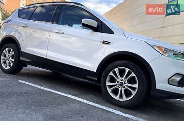 Внедорожник / Кроссовер Ford Escape 2018 в 