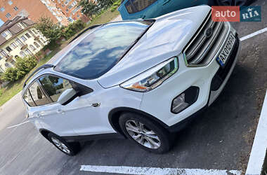 Внедорожник / Кроссовер Ford Escape 2018 в 
