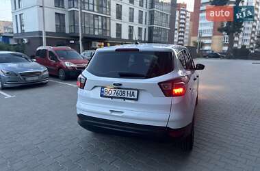 Внедорожник / Кроссовер Ford Escape 2016 в 