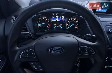 Внедорожник / Кроссовер Ford Escape 2016 в 