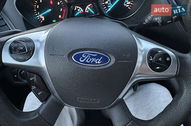 Внедорожник / Кроссовер Ford Escape 2015 в 