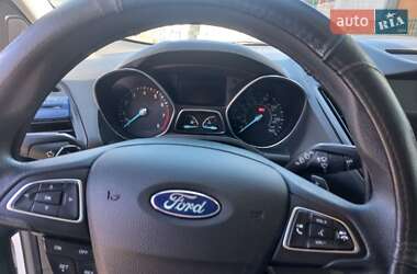 Внедорожник / Кроссовер Ford Escape 2017 в 