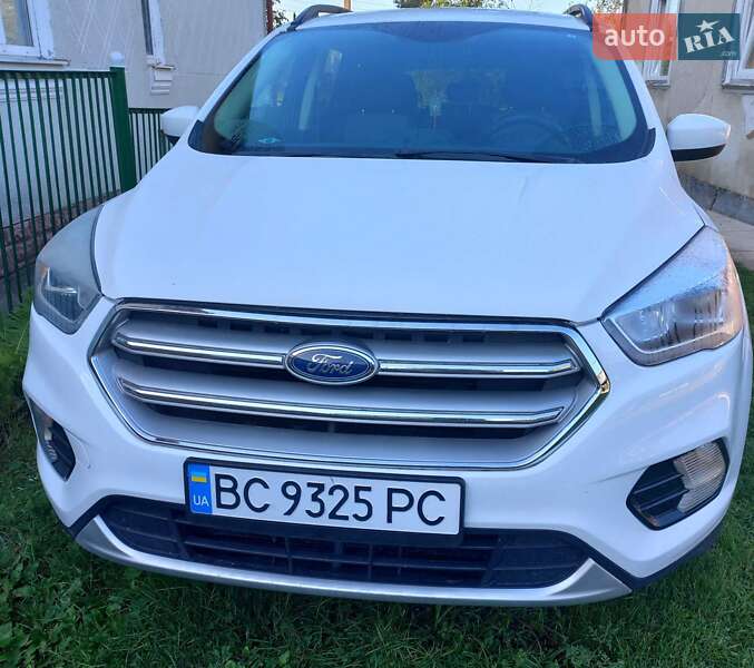 Внедорожник / Кроссовер Ford Escape 2017 в 