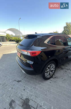 Внедорожник / Кроссовер Ford Escape 2021 в 