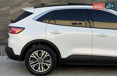 Внедорожник / Кроссовер Ford Escape 2019 в 