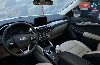 Внедорожник / Кроссовер Ford Escape 2019 в 